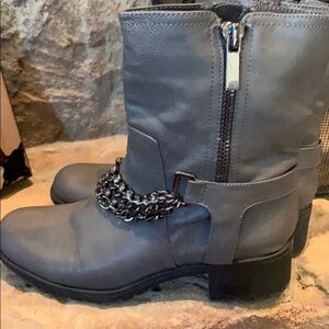 Simply Vera gray booties w jeweled chains